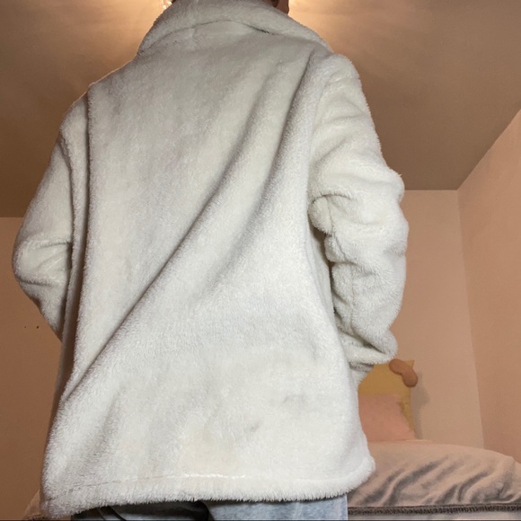 off-white teddy coat 🤍 - Picture 3 of 3